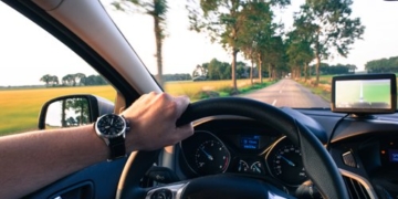 Mắc sai lầm lớn vì bán nhà mua ô tô