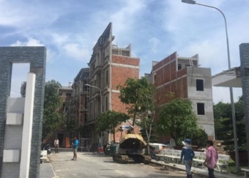 Nhà đầu tư thứ cấp “lướt sóng” nhà phố lẻ xây sẵn dịp cuối năm