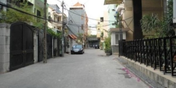 Nên mua nhà to trong hẻm nhỏ hay nhà nhỏ trong hẻm to?