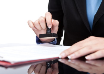 Công chứng mua bán, tặng cho bất động sản.